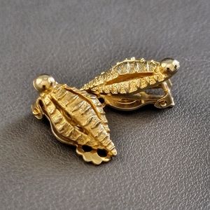 Vintage gold tone earrings